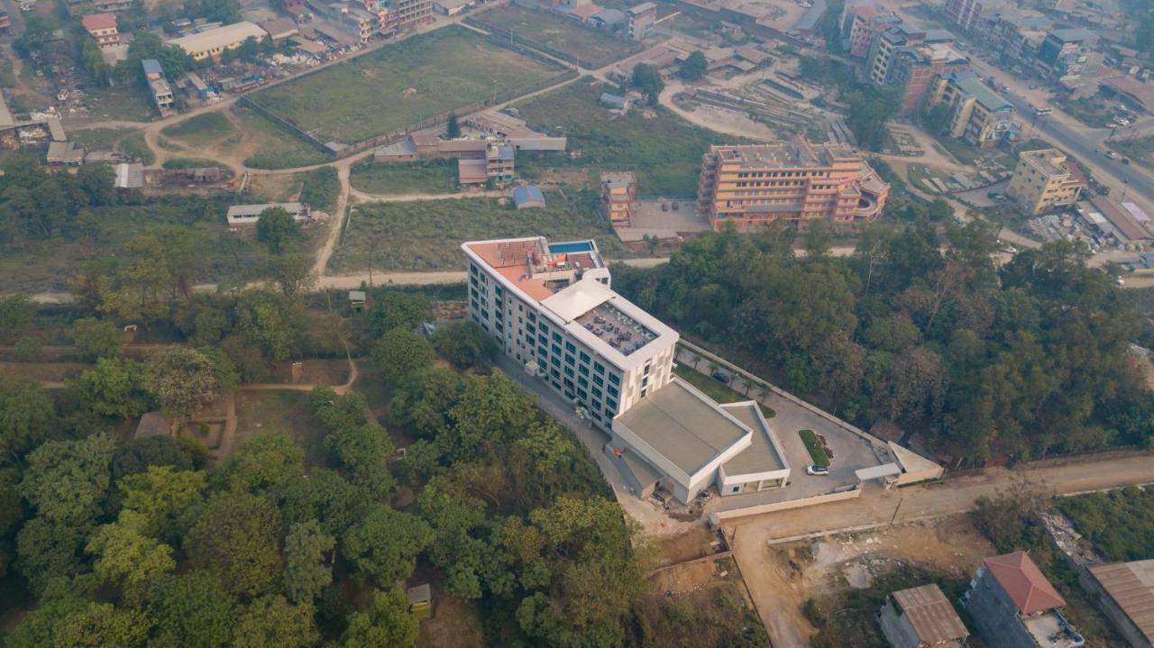 Hotel Siraichuli Chitwan Exteriör bild