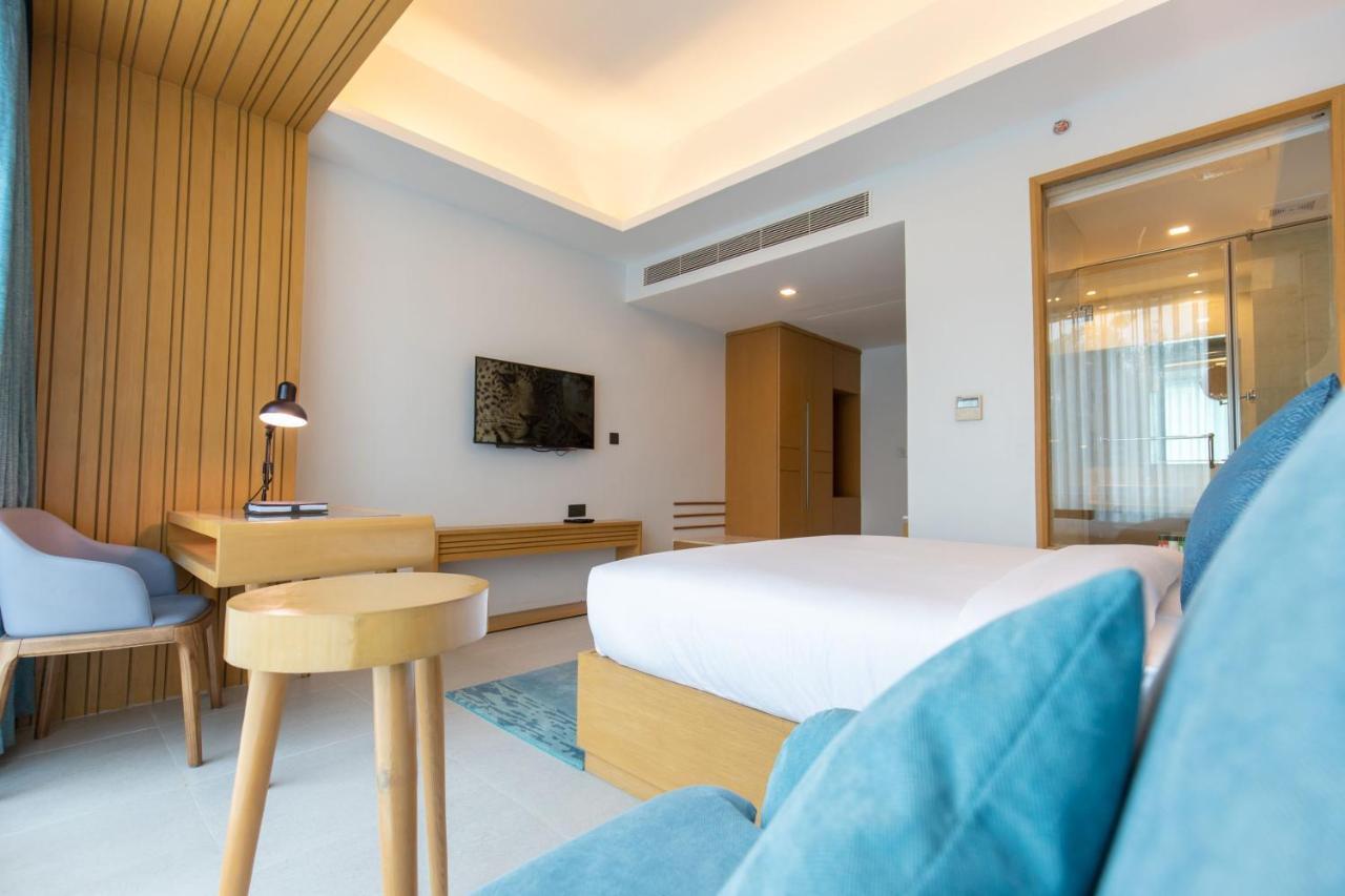 Hotel Siraichuli Chitwan Exteriör bild