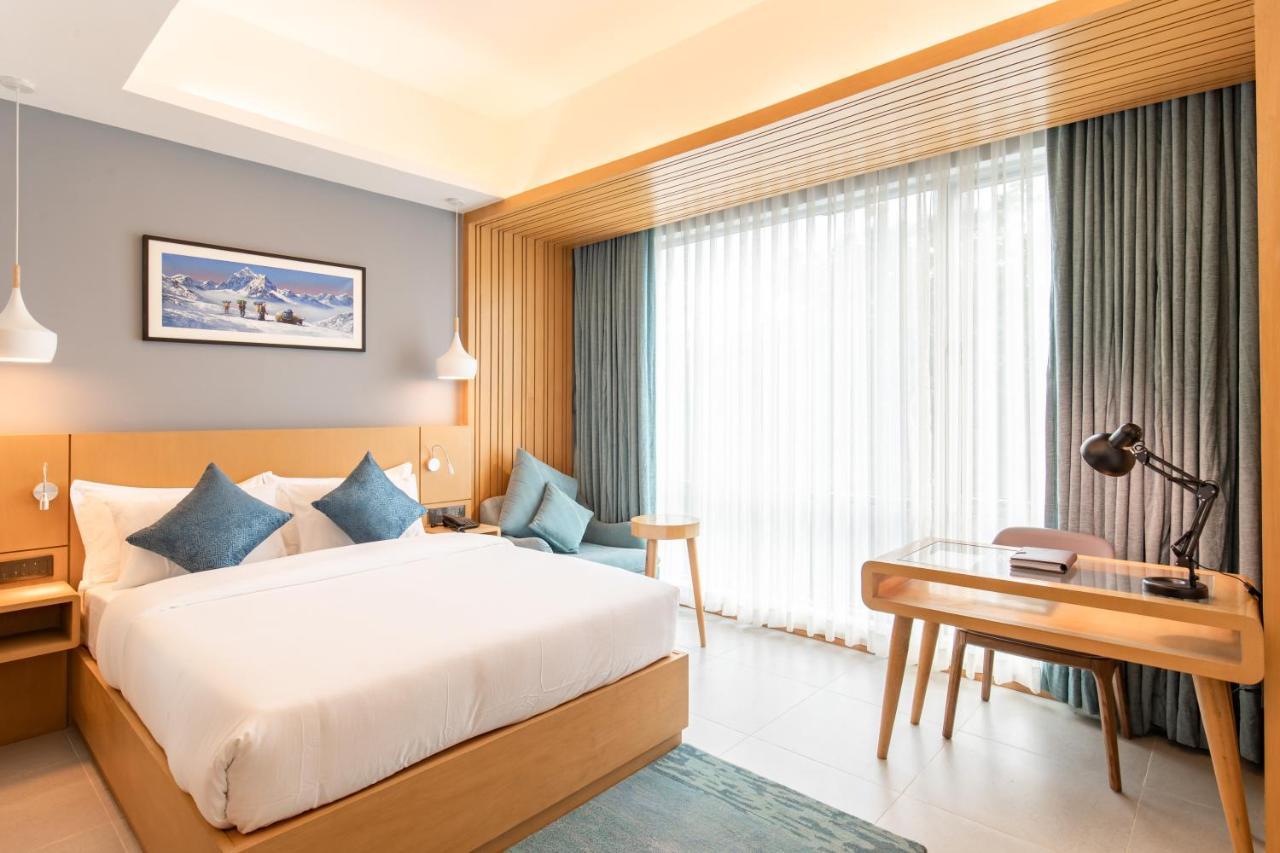 Hotel Siraichuli Chitwan Exteriör bild