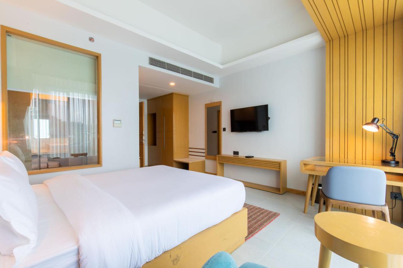 Hotel Siraichuli Chitwan Exteriör bild