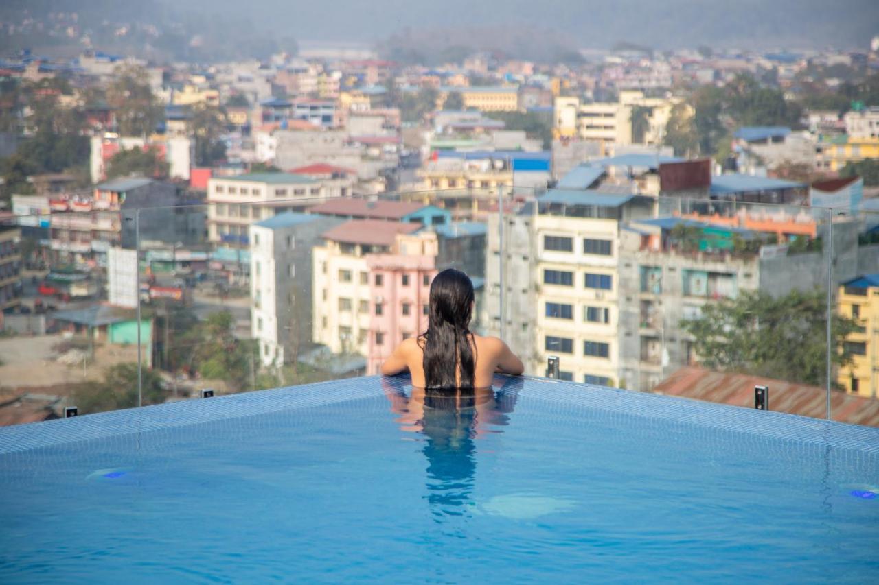 Hotel Siraichuli Chitwan Exteriör bild