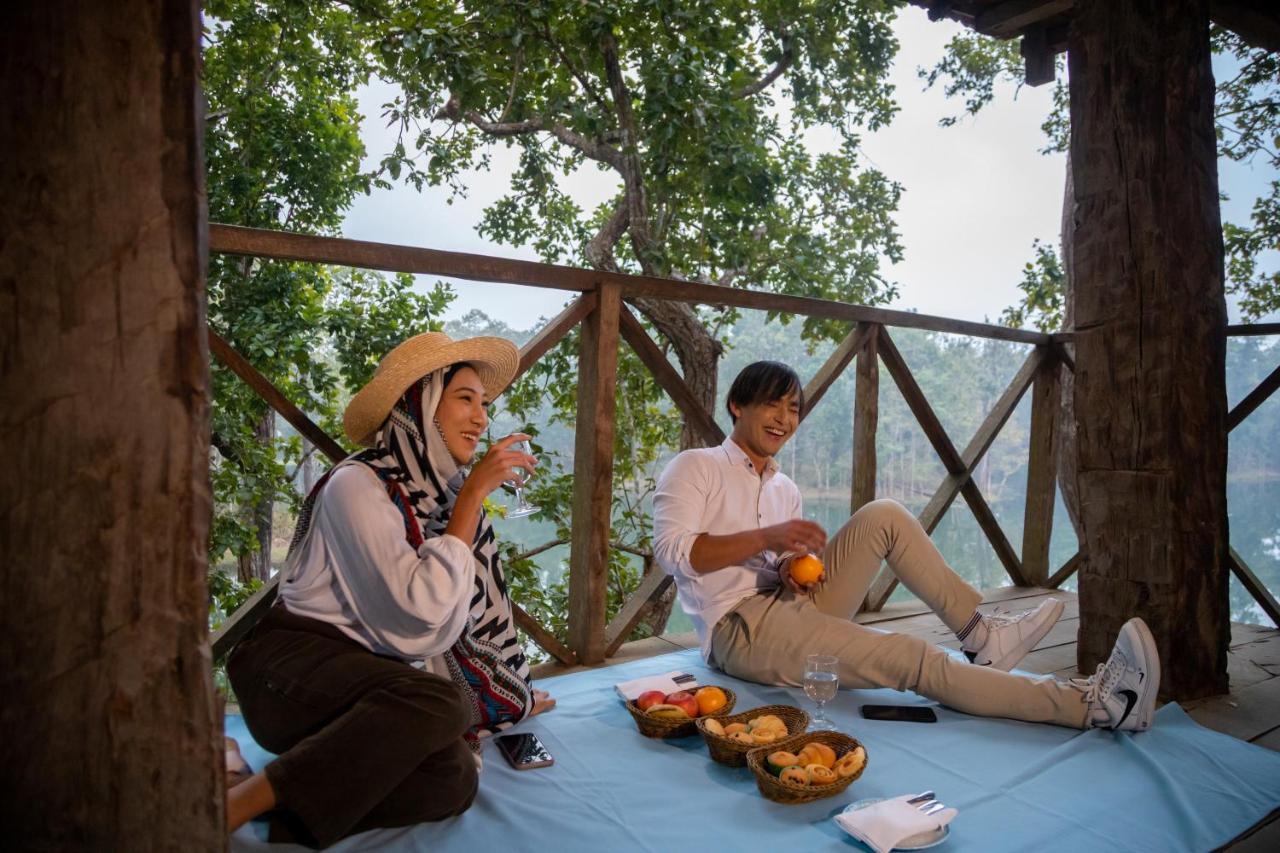Hotel Siraichuli Chitwan Exteriör bild