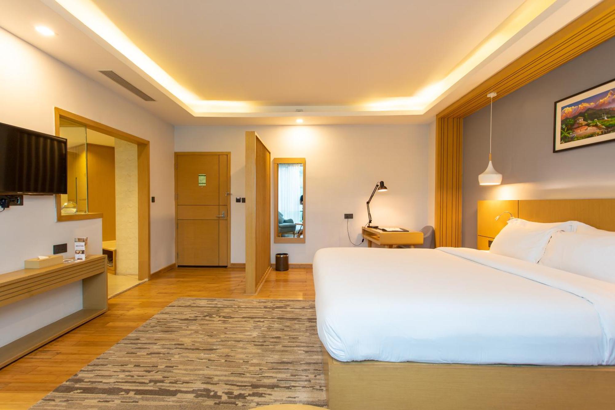 Hotel Siraichuli Chitwan Exteriör bild