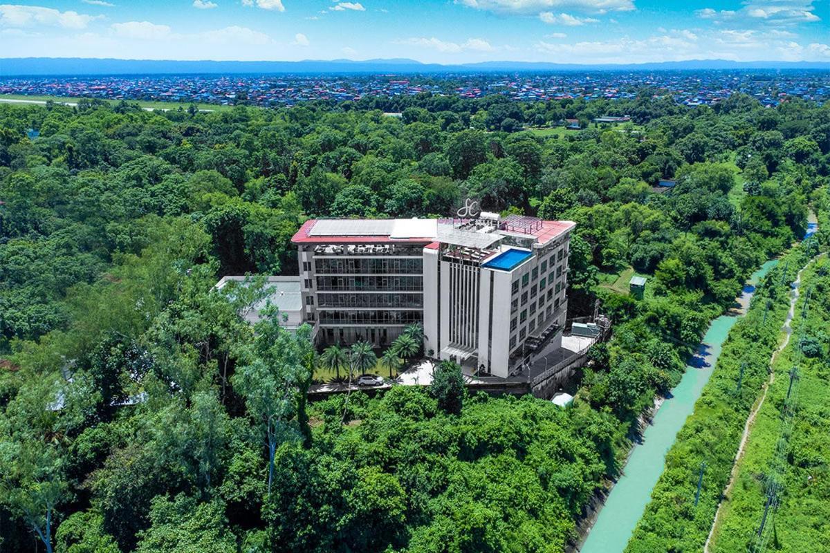 Hotel Siraichuli Chitwan Exteriör bild